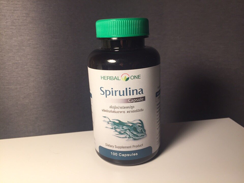 Спирулина. Она везде продается, в том числе в нашей стране. В Тае дешевле. Считается полезным общеукрепляющим средством. Ничего особенного не заметила, но и ничего плохого тоже.