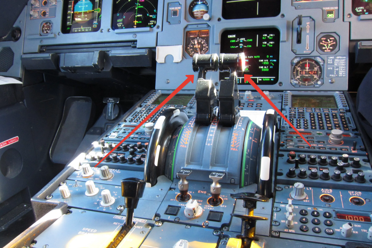 Управление авиации. Руд Airbus a320. A320 Thrust Levers. Автомат тяги самолета a320. Рычаги управления двигателем Airbus a320