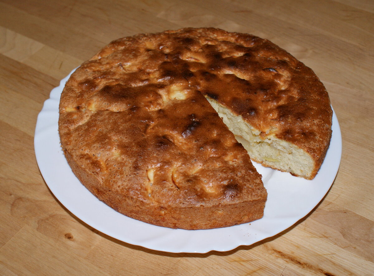 Шарлотка яблочно-коньячная. Фото автора статьи.