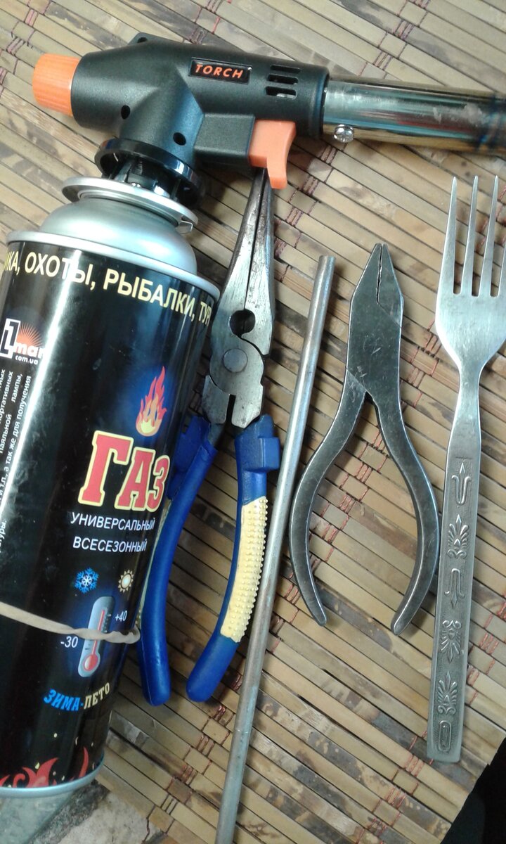 Инструменты для изготовления насекомого из вилки.