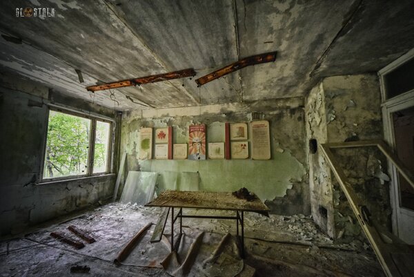 Что интересного мы нашли внутри заброшенной детской поликлиники в Припяти?