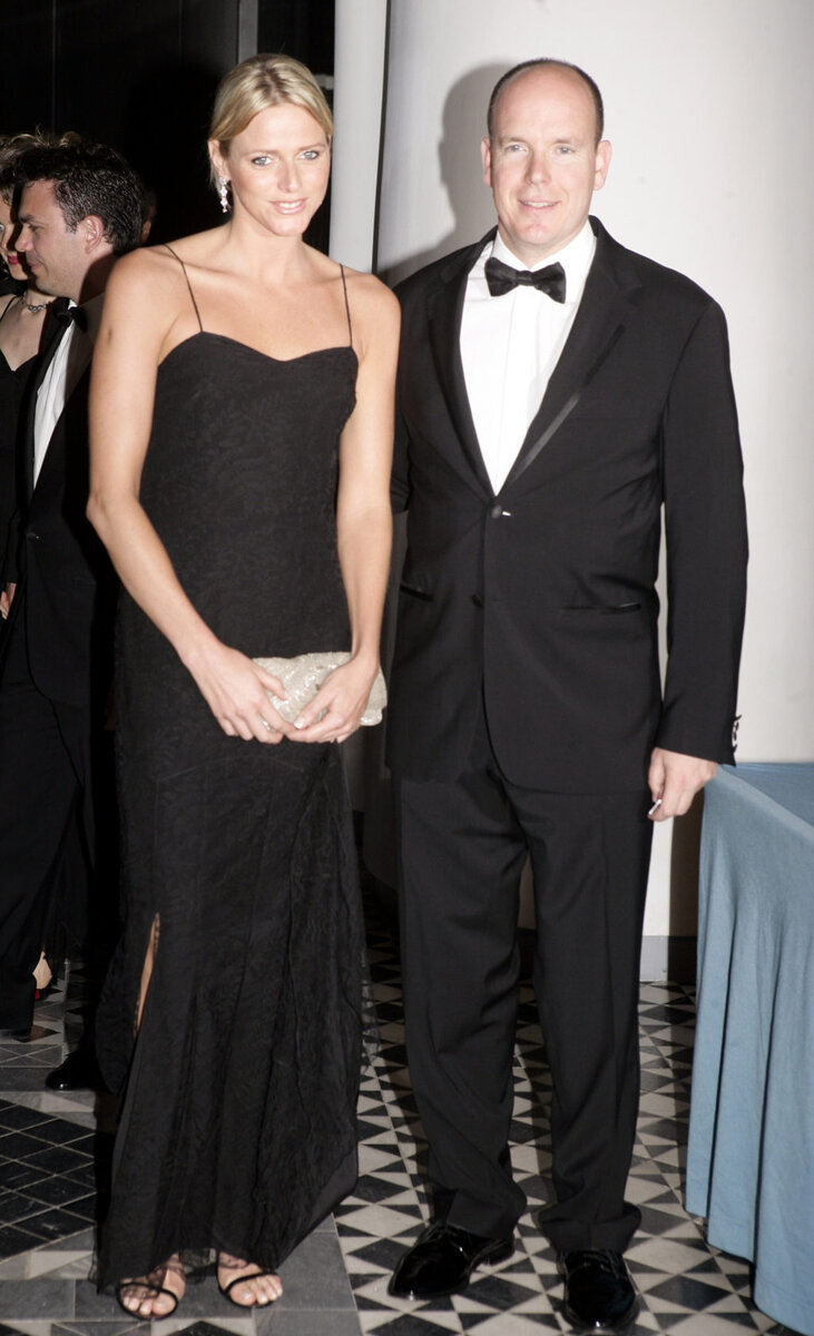 КНЯГИНЯ ШАРЛЕН И КНЯЗЬ АЛЬБЕР II НА ВЕЧЕРИНКЕ ПОСЛЕ ЭТАПА ГРАН-ПРИ ФОРМУЛЫ-1 В МОНАКО, 2006 ГОД