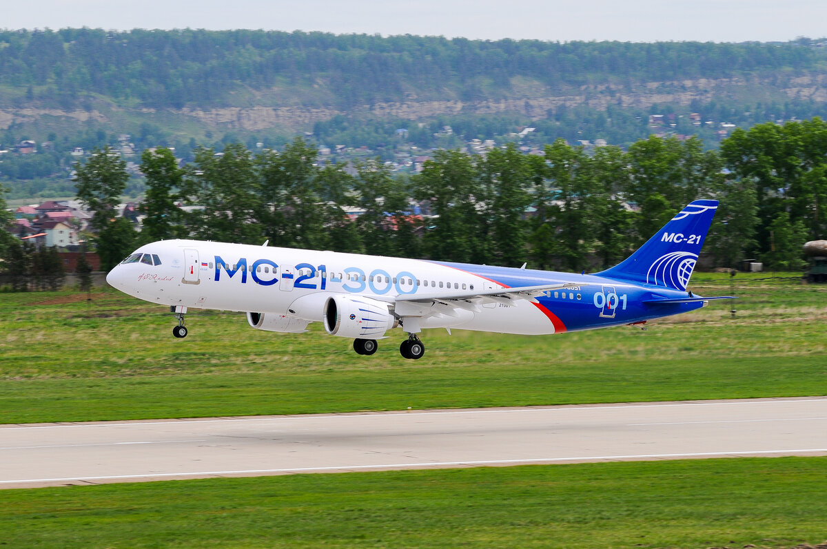 Российский пассажирский самолёт МС-21