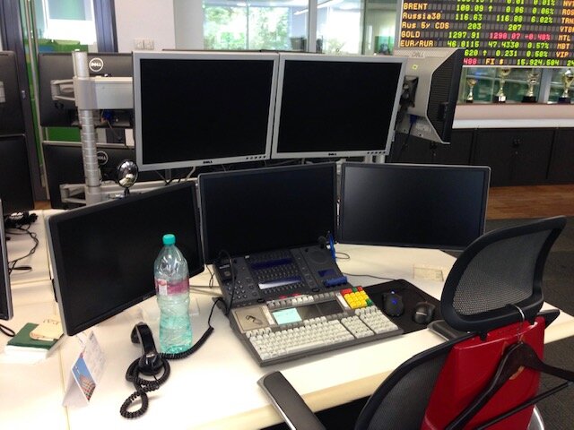 Компьютеров и мониторов много не бывает...