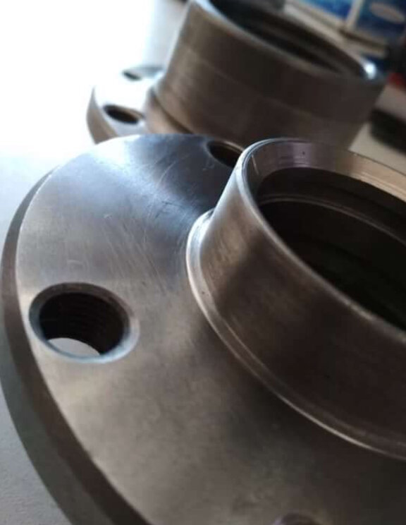 Нужно убрать буртик на ступице  на картинке изображена уже готовая к установке ступица 