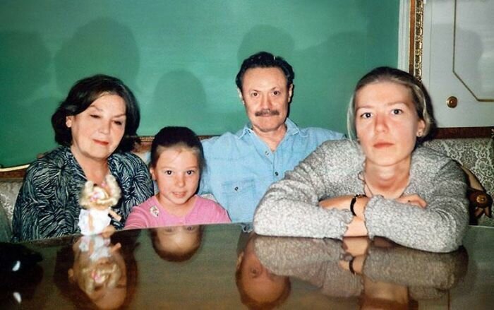 Актер с женой Ольгой Николаевной, дочкой Дарьей и внучкой Сашей.