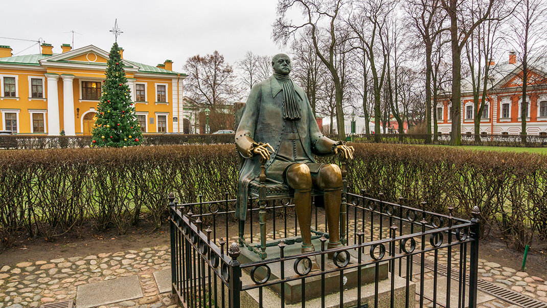 Петр первый в петропавловской крепости фото Самый неоднозначный памятник императору. Скульптура Петра I в Петропавловской кр