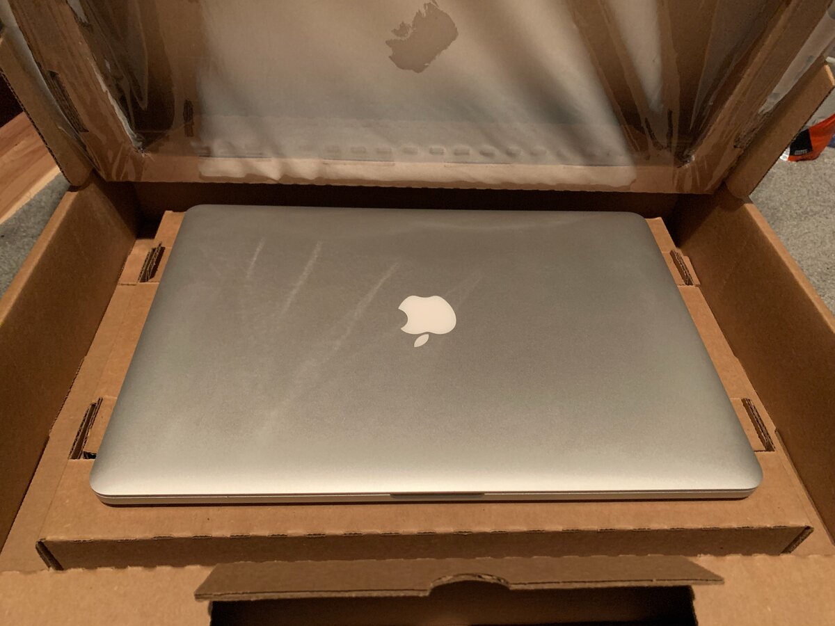 Отправка старого ноутбука. Упаковка предоставлена сервисом по trade-in.