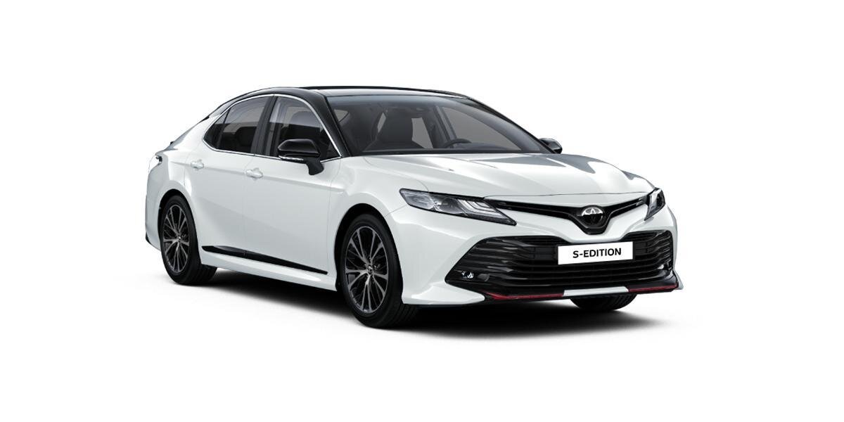 Toyota Camry 2021 белая