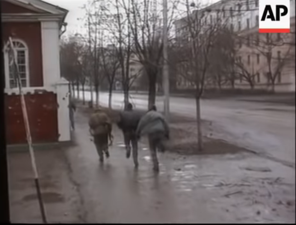 Передвижение "боевой тройки" по улицам города.