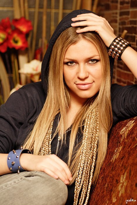 Раньше Дакота носила мешковатую одежду. Фото из свободных источников.