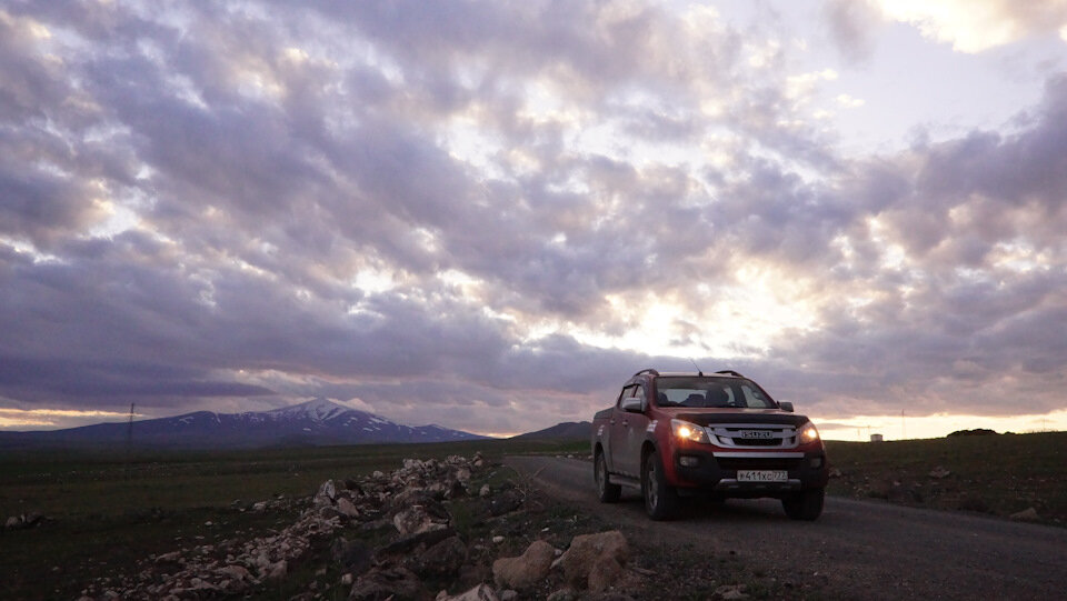 За моей спиной турецкая гора Арарат