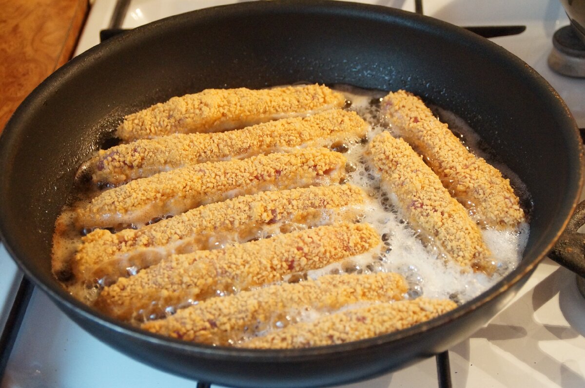 "Мясные палочки" - поджаристая румяная корочка и пикантный вкус. Так легко готовить.