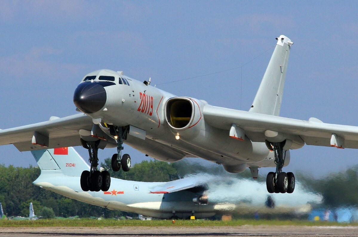 Стратегический бомбардировщик Xian H-6. Источник: https://vk.com/oruzhie_tekhnika_armiya