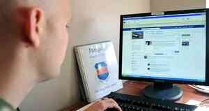 Рекламировать компанию или бренд поможет  бизнес страница. Для  создания так называемого комьюнити, отличный вариант созданная группа, где люди будут общаться на узко профильные специфические темы. Давайте подробно рассмотрим, как создать группу в своём аккаунте в Facebook. В меню слева находим создать группу, правильно заполняем появившуюся  форм, вписывая или копируя название из заранее приготовленного текстового файла,  выбираем статус группы.