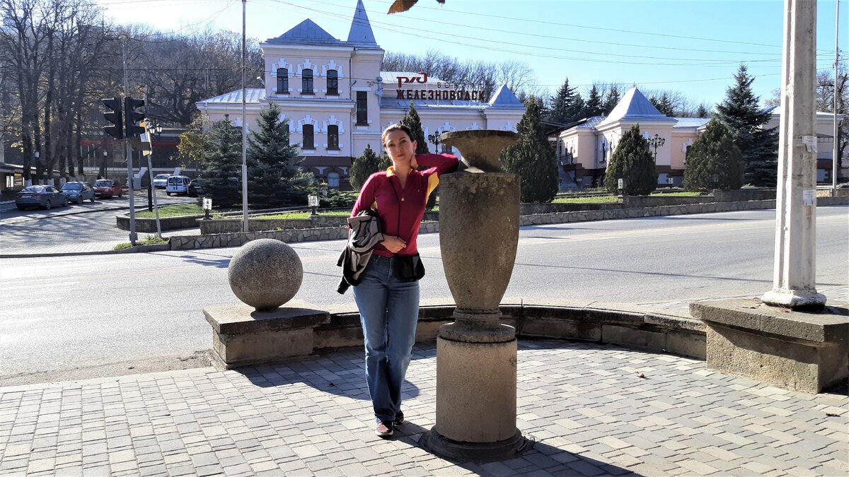 Железноводск люди. Парк на Ленина в Железноводске. Башня сердце Железноводска, Железноводск. Лабинск Железноводск достопримечательности. Железноводск могила Пускепалис.