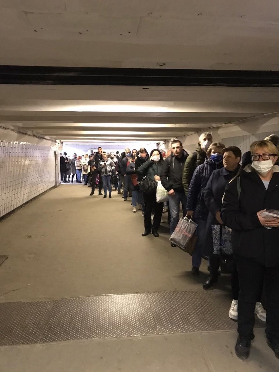 Очередь в метро