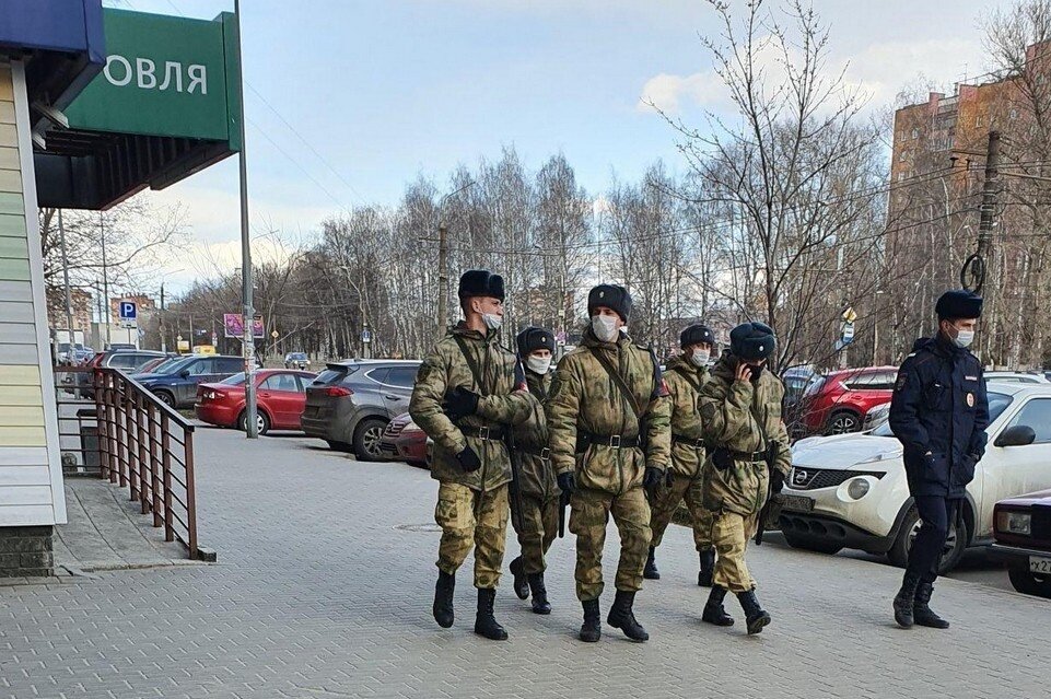 Фото взято из интернета. Где-то патруль ходит толпой, а где-то вовсе не встретишь.