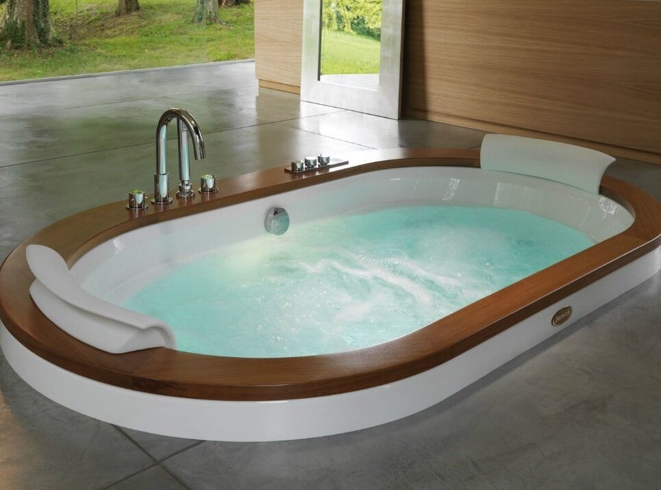 Современная гидромассажная ванна фирмы Jacuzzi . Источник Яндекс картинки