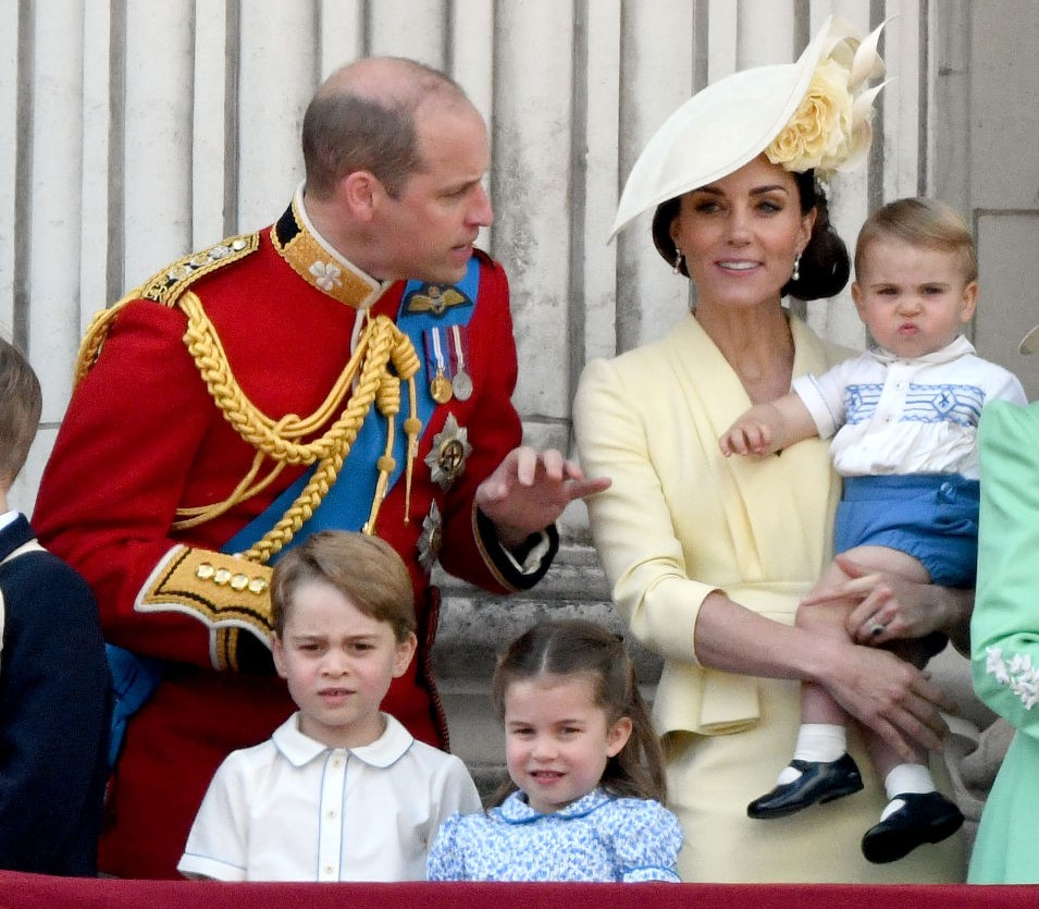 Кейт миддлтон дети возраст. Герцог Кембриджский Уильям дети. Принц Вильям и Кейт Миддлтон. Герцог Кембриджский Уильям с семьей. Дети Кейт Миддлтон и принца Уильяма.