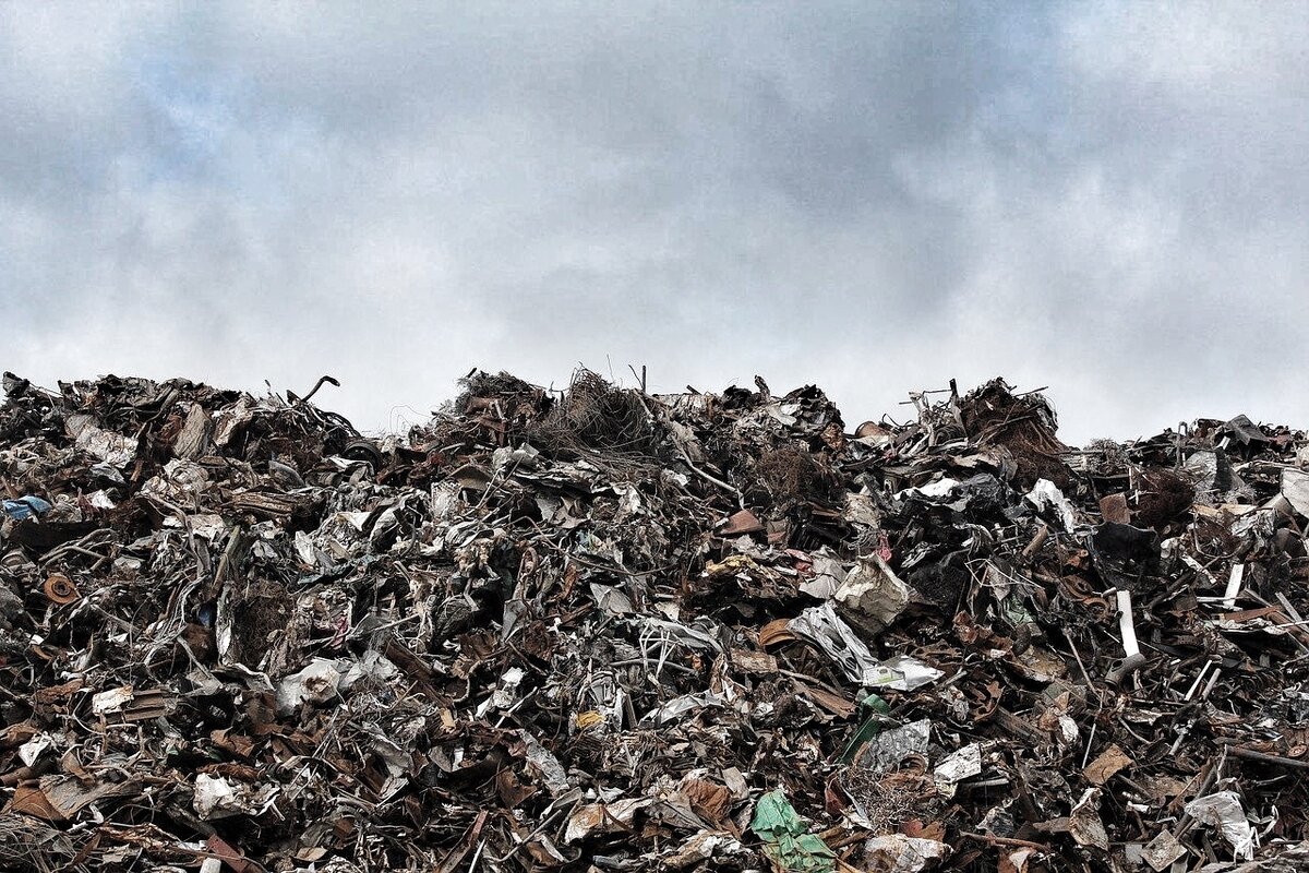 Свалка мусора. Свободный источник. 