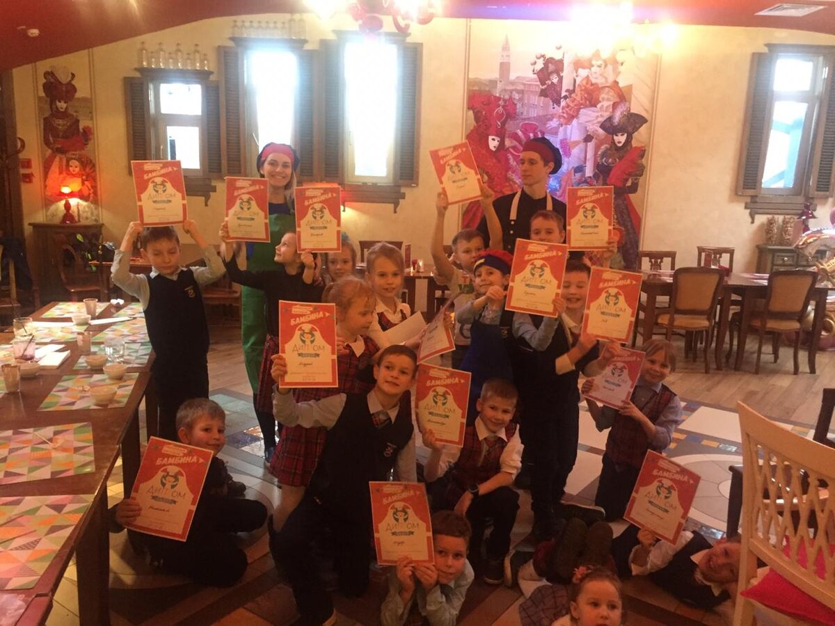 Вручаем дипломы 