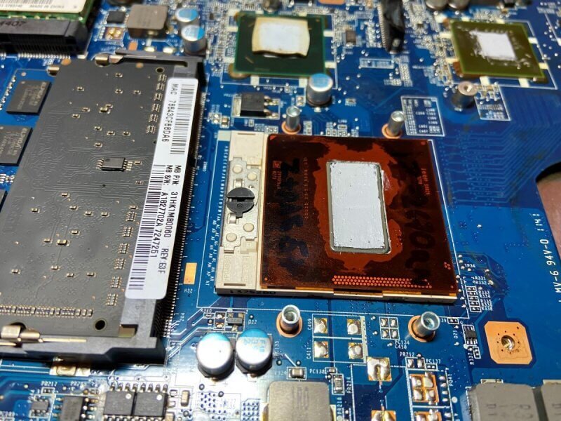 Можно ли изменить процессор. Термопаста intel. процессор для ноутбука. кристалл процессора ноутбука. крепление процессора на ноутбуке.