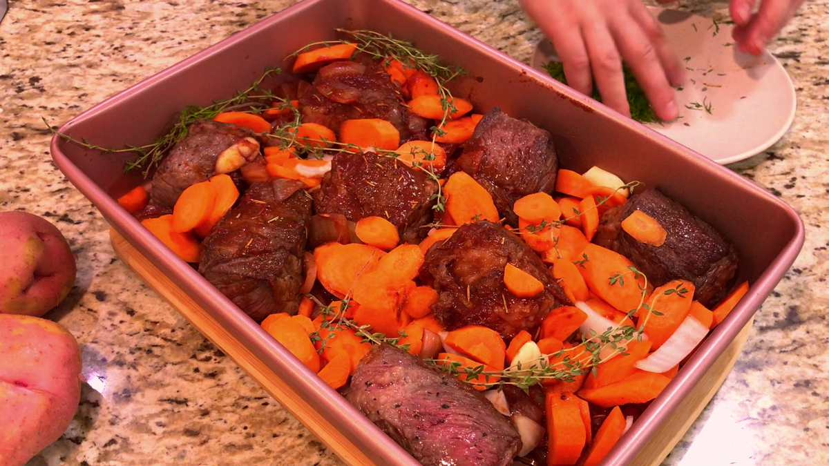 Тушеное Мясо с картошкой.Неимоверно мягкая, сочная и ароматная говядина 