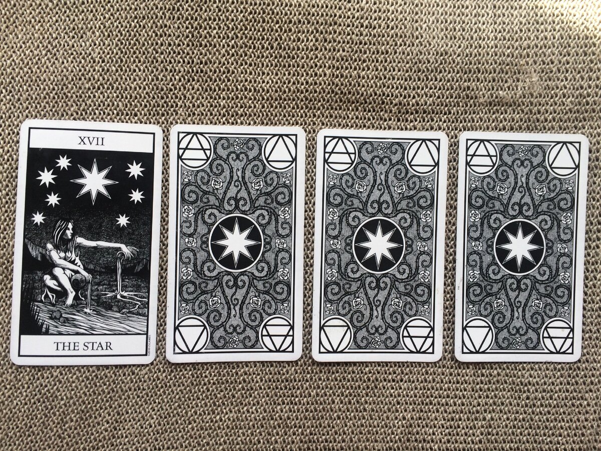 Первая карта - старший аркан ЗВЕЗДА