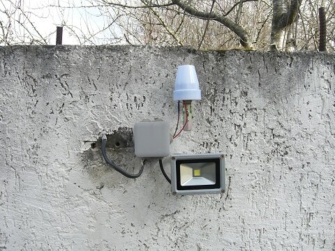 Автоматическое освещение двора