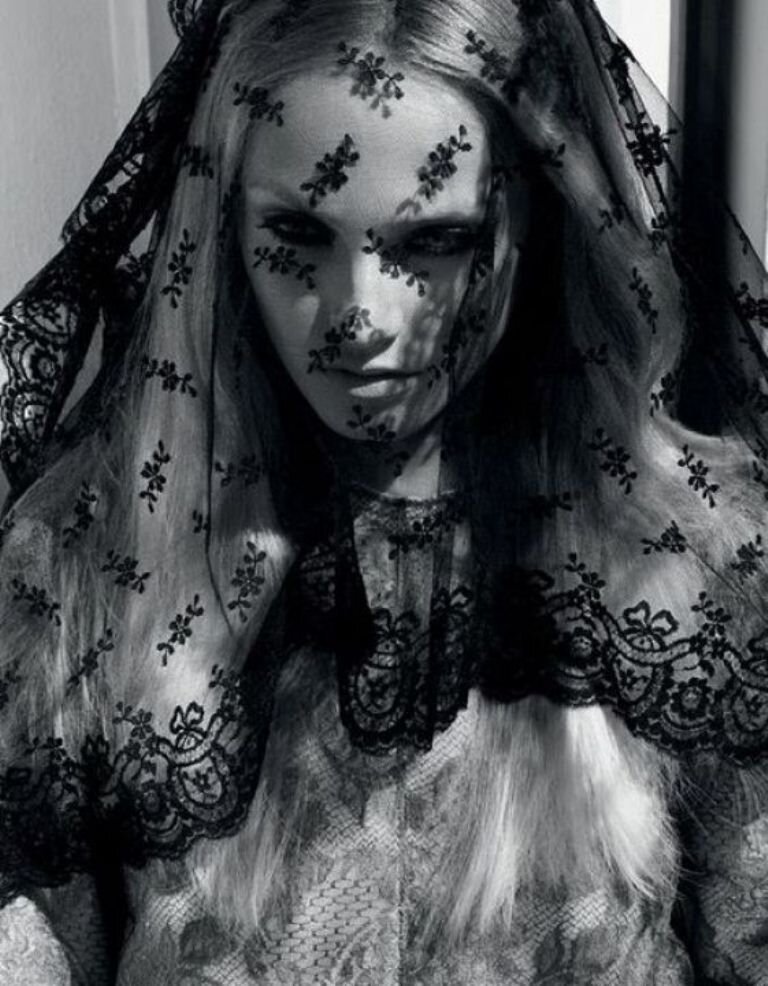 Черная вдова среди Знаков Зодиака