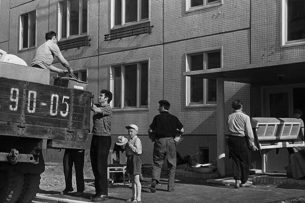 Новоселье в СССР, 1960-е гг. Взято из Яндекс-картинок 
