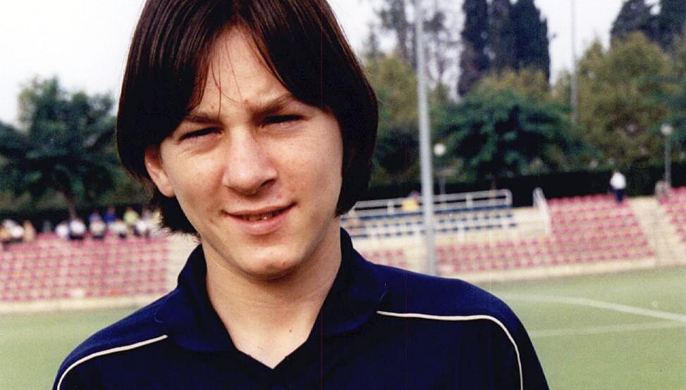 Лионель Месси во время обучения в академии футбола La Masia. Фото из официального источника.