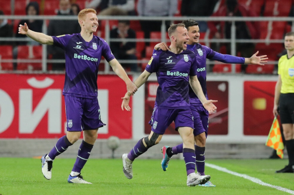 Футболисты «Уфы» празднуют гол в ворота «Спартака» (www.fcufa.pro)