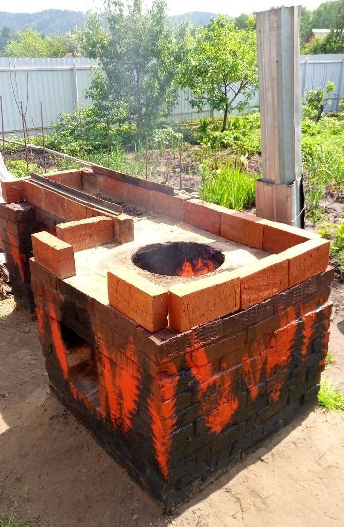 Мангал и очаг под казан из остатков кирпича своими руками.