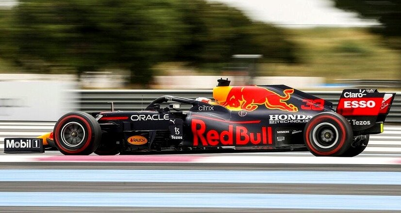Макс Ферстаппен за рулём Red Bull на Гран-при Франции 2021