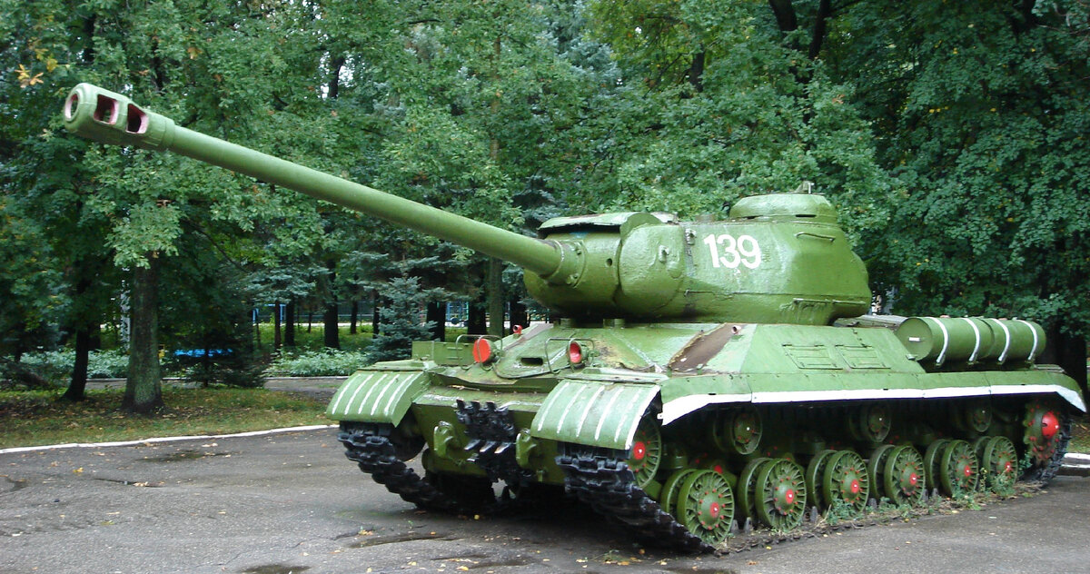 Тяжелый танк ИС-2