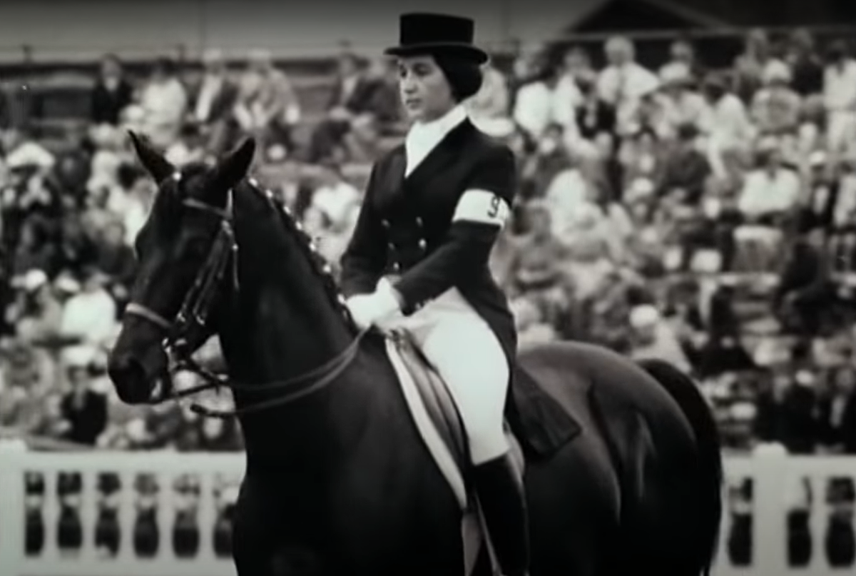 Елена Петушкова верхом на Пепле.