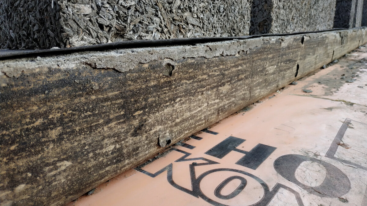 Снял опалубку с плиты фундамента