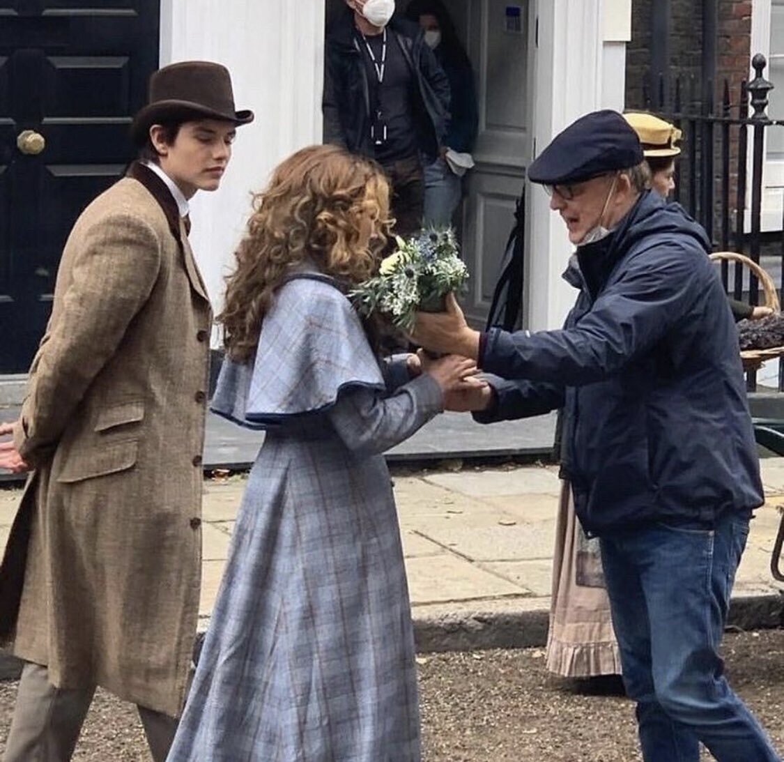 Новое фото со съемок фильма "Энола Холмс 2". Фото из открытых источников.