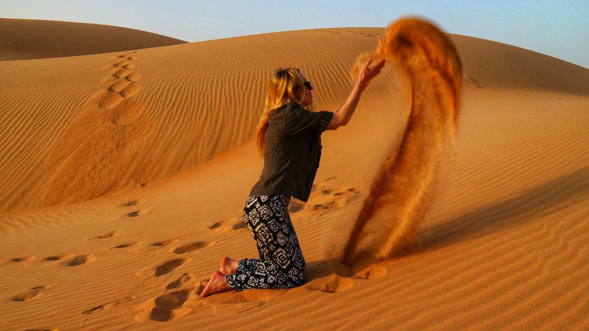 Фотосессия в пустыне. Фотосессия в пустыне ОАЭ. Девушка в пустыне. Фотосессия в пустыне Дубай. Саудовская аравия песок