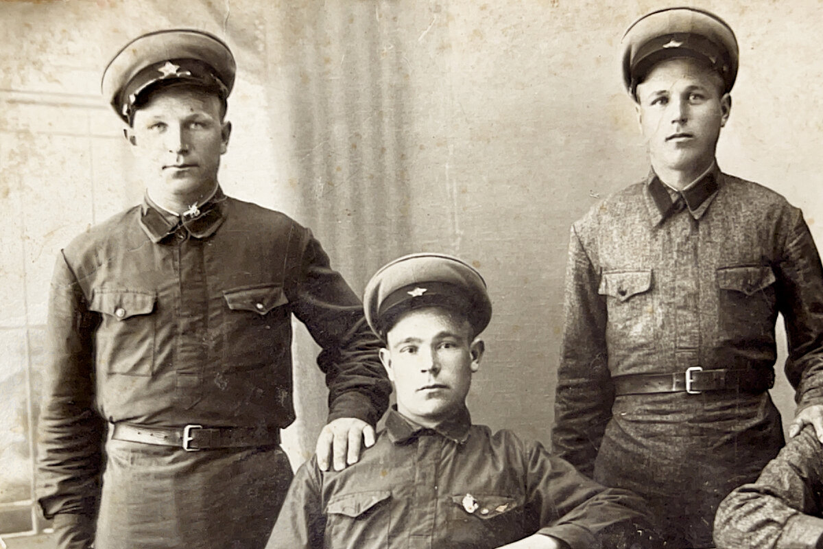 С боевыми товарищами! Начало войны!