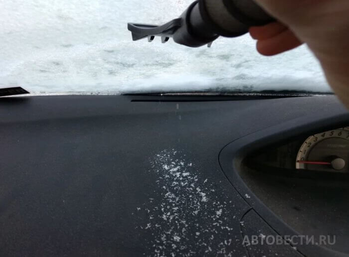 Замерзшие стекла автомобиля - как бороться?
