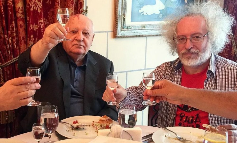 Ну, за нашу победу...