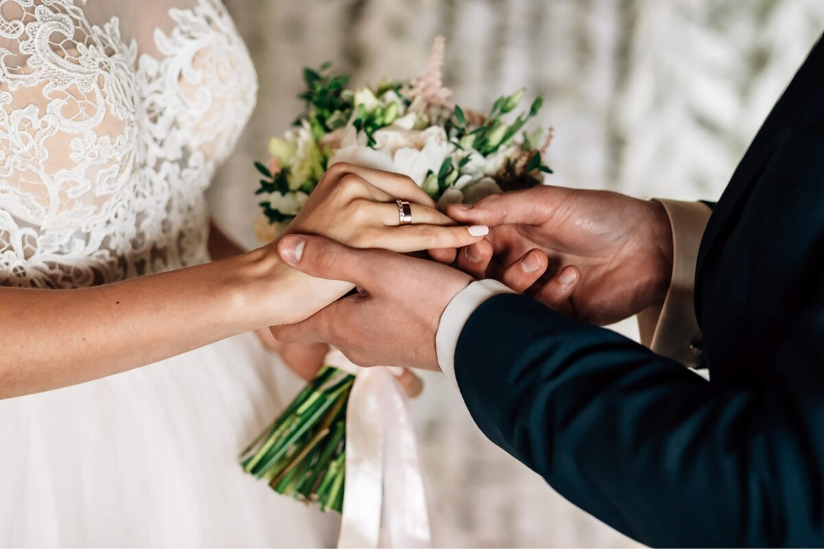 Женитьба замужество. Жених и невеста. Бракосочетание. Кольца жениха и невесты. Обручальные кольца жених и невеста.