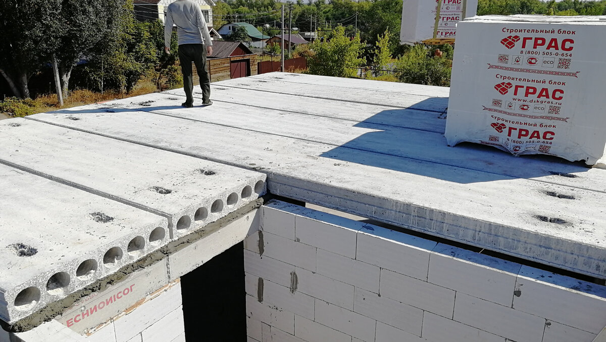 Межэтажное перекрытие из пустотелых бетонных плит