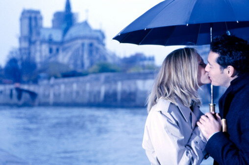 Париж считают городом влюбленных, хотя страдают и изменяют в Париже
не меньше, чем в Сыктывкаре.
