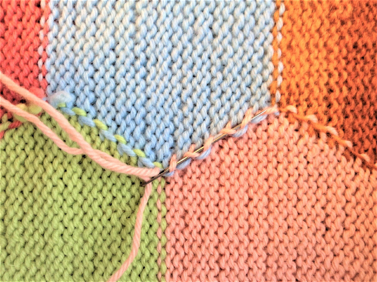 Как соединить нити при вязании спицами: ткацкий узел и безузелковый способ
