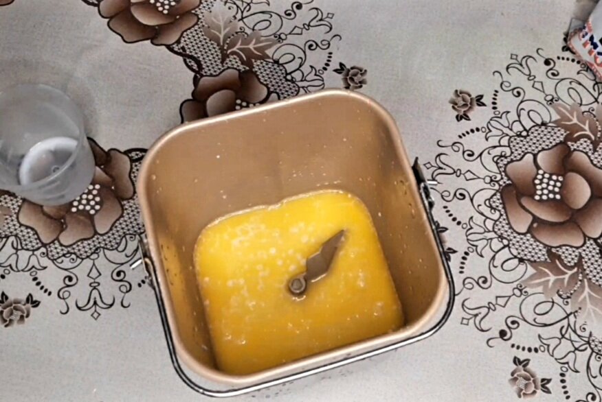 Масло растопить на маленьком огне