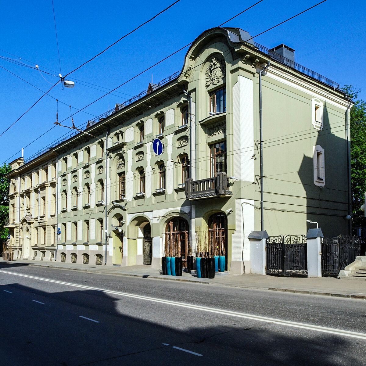 Дома стиля модерн на улицах Москвы и Тамбова. Фото из открытых источников